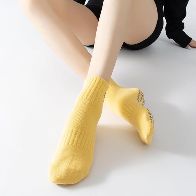 Yoga Pilates Socks with Grips for Women Non Slip Colorful Cushioned Ankle Socks for Barre Ballet Dance